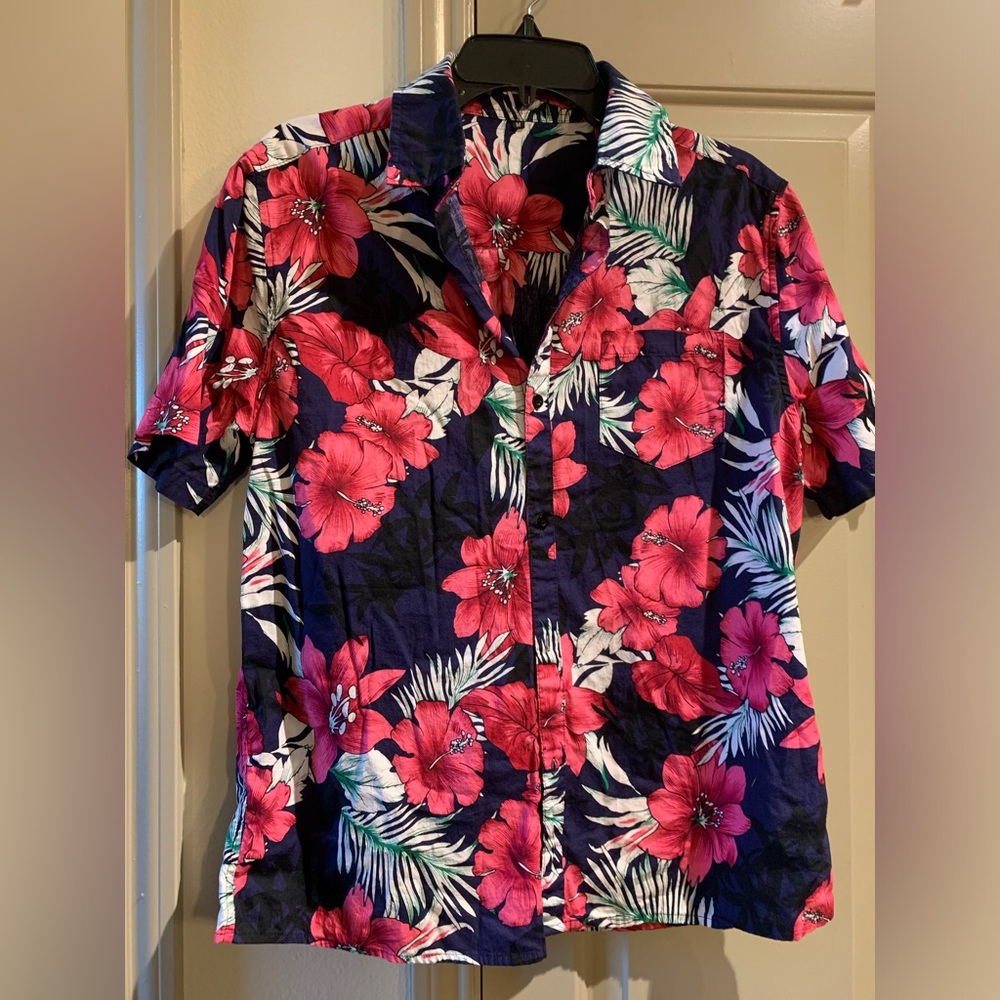 Men’s Hawaiian shirt Size Medium